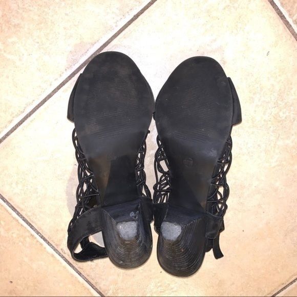 Black shoes with a lot strings - Picture 4 of 5
